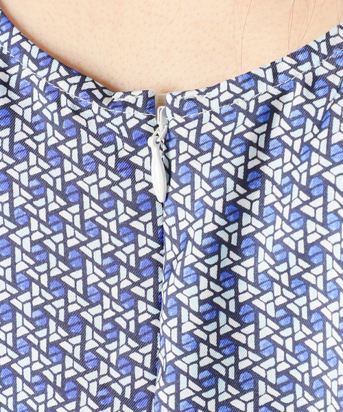 IENA(イエナ)の「モチーフプリントノースリーブブラウス(シャツ/ブラウス・レディース・ブルー/オレンジ・FREE)」の19枚目の写真