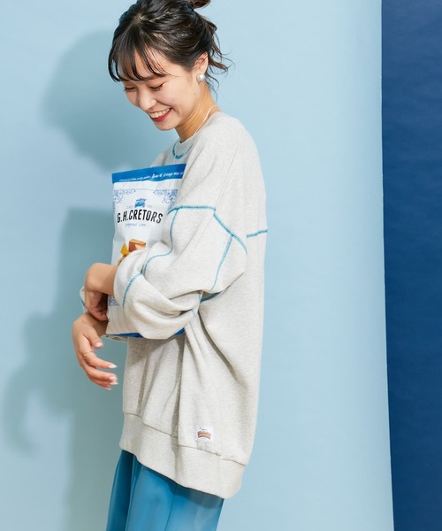 HELLO.SANFRANCISCO（ハローサンフランシスコ）の「【お気に入り登録者数4万人突破】【HELLO.SANFRANCISCO/ハローサンフランシスコ】配色ステッチオーバースウェット（スウェット・レディース・ライトグレー/ピンク/オレンジ/ブルー/グリーン/サーモンピンク/アイボリー/サックスブルー/ミント/ピンク系その他/オフホワイト/グリーン系その他/バイオレット/イエロー/グレー・ONE SIZE）」の16枚目の写真