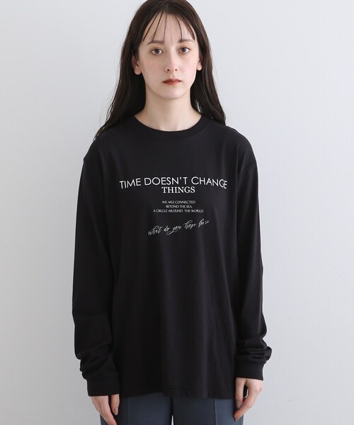 INDIVI(インディヴィ)の「【WORLD for the World】ロゴプリント ロングTシャツ(Tシャツ/カットソー・レディース・ブラック/ホワイト・38/13/05)」の4枚目の写真