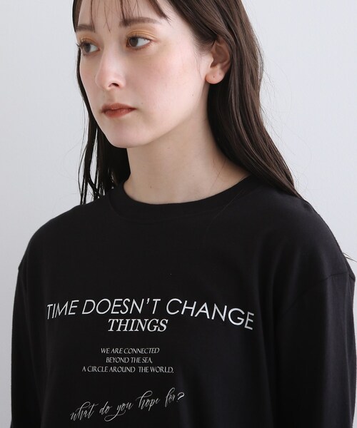 INDIVI(インディヴィ)の「【WORLD for the World】ロゴプリント ロングTシャツ(Tシャツ/カットソー・レディース・ブラック/ホワイト・38/13/05)」の7枚目の写真