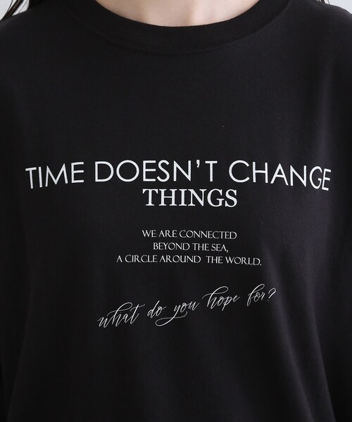INDIVI(インディヴィ)の「【WORLD for the World】ロゴプリント ロングTシャツ(Tシャツ/カットソー・レディース・ブラック/ホワイト・38/13/05)」の10枚目の写真