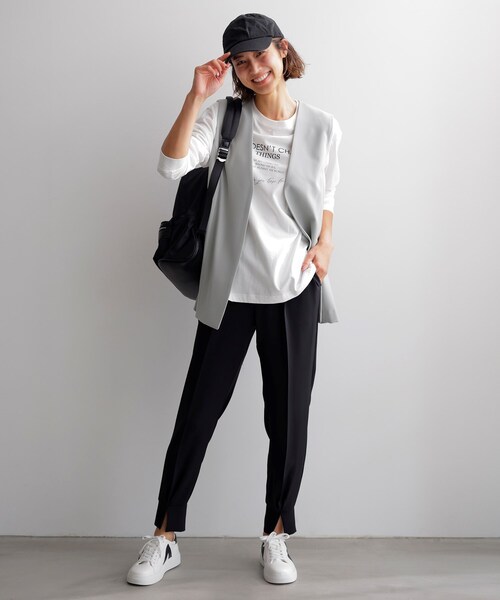 INDIVI(インディヴィ)の「【WORLD for the World】ロゴプリント ロングTシャツ(Tシャツ/カットソー・レディース・ブラック/ホワイト・38/13/05)」の22枚目の写真
