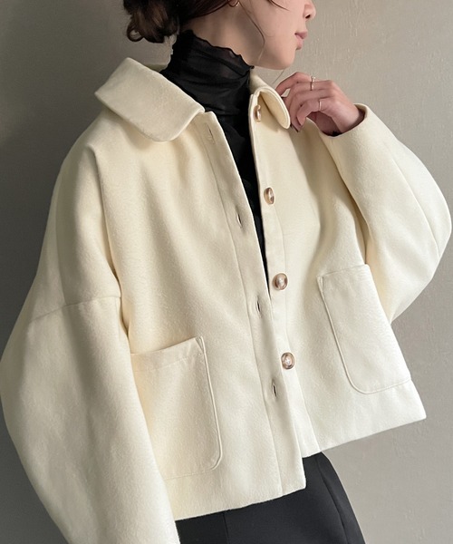 JUNOAH(ジュノア)の「コクーンスリーブショートコート(ステンカラーコート・レディース・アイボリー/ブラック/モカ・MEDIUM/LARGE/X-LARGE)」の2枚目の写真