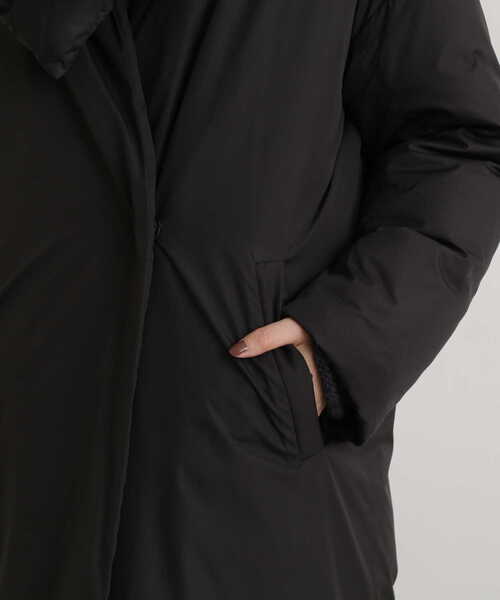 NATURAL BEAUTY BASIC（ナチュラルビューティーベーシック）の「ノーカラーロングダウンコート（ダウンジャケット/コート・レディース・オフホワイト/ブラック・MEDIUM/SMALL）」の16枚目の写真