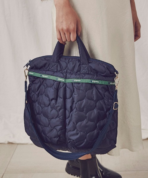 『美品』LESPORTSACネイビー キルティング ショルダーバッグ LeSportsac（レスポートサック）の「HELMET BAG ネイビーキルト