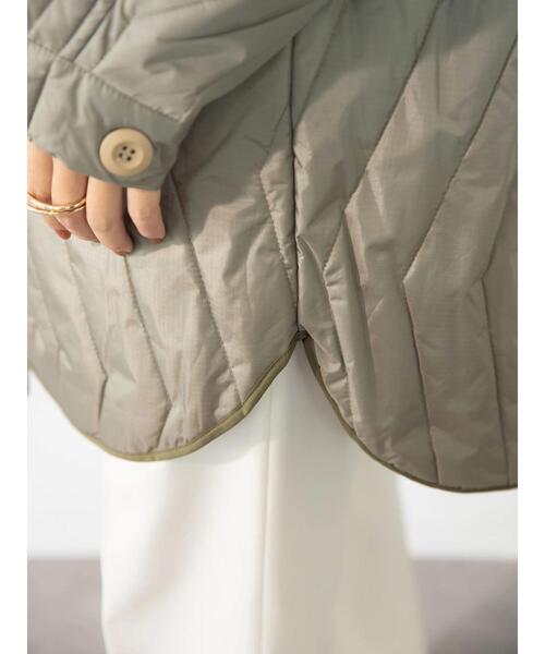 koe（コエ）の「リップストップ縦キルトコート（ノーカラーコート・レディース・グレイッシュベージュ/ライトカーキ・FREE）」の14枚目の写真