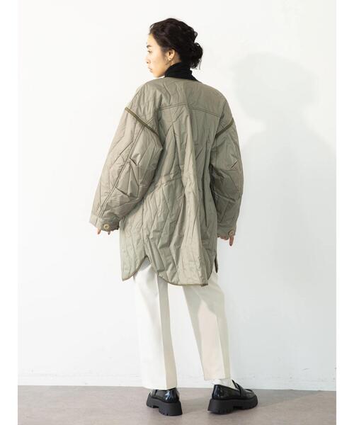 koe（コエ）の「リップストップ縦キルトコート（ノーカラーコート・レディース・グレイッシュベージュ/ライトカーキ・FREE）」の22枚目の写真