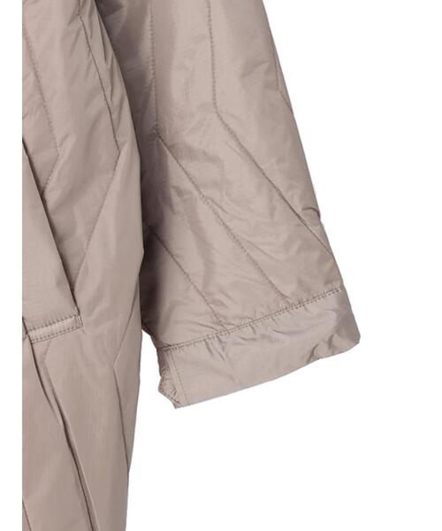 koe（コエ）の「リップストップ縦キルトコート（ノーカラーコート・レディース・グレイッシュベージュ/ライトカーキ・FREE）」の12枚目の写真