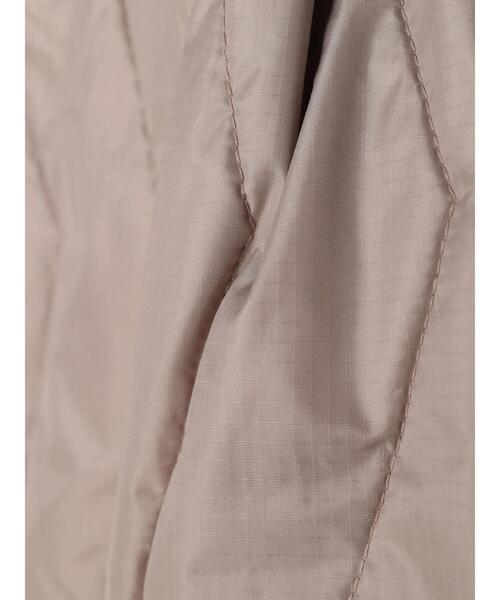 koe（コエ）の「リップストップ縦キルトコート（ノーカラーコート・レディース・グレイッシュベージュ/ライトカーキ・FREE）」の6枚目の写真