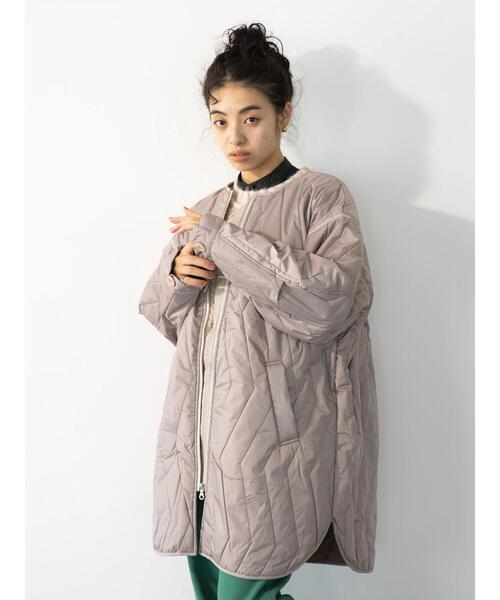 koe（コエ）の「リップストップ縦キルトコート（ノーカラーコート・レディース・グレイッシュベージュ/ライトカーキ・FREE）」の2枚目の写真