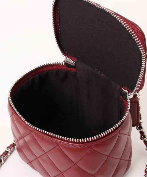 KOBE LETTUCE（コウベレタス）の「キルティングミニチェーンバッグ（ショルダーバッグ・レディース・ブラック/アイボリー/キャメル/レッド・FREE）」の18枚目の写真