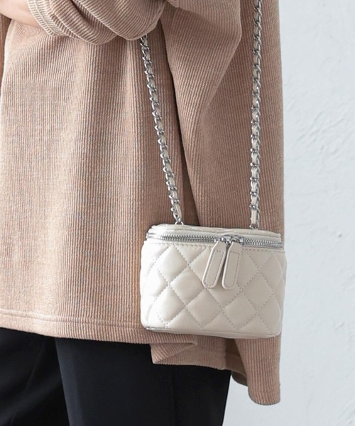 KOBE LETTUCE（コウベレタス）の「キルティングミニチェーンバッグ（ショルダーバッグ・レディース・ブラック/アイボリー/キャメル/レッド・FREE）」の2枚目の写真