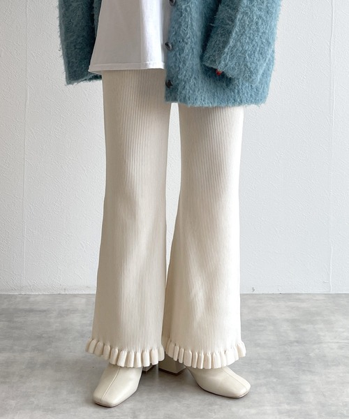 w closet（ダブルクローゼット）の「フリルリブパンツ（その他パンツ・レディース・オフホワイト/サックスブルー系/ブラック・FREE）」の2枚目の写真