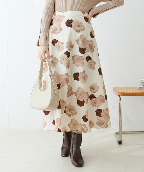 natural couture（ナチュラルクチュール）の「アソート柄フレアスカート（スカート・レディース・イエロー/ブラック/ブルー/ライトベージュ・FREE）」の4枚目の写真