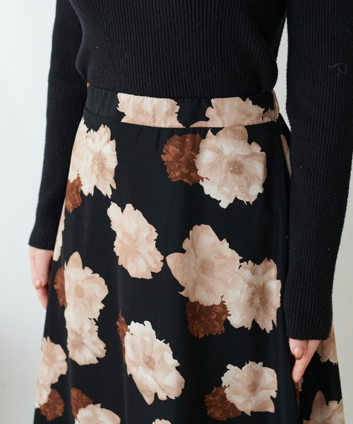 natural couture（ナチュラルクチュール）の「アソート柄フレアスカート（スカート・レディース・イエロー/ブラック/ブルー/ライトベージュ・FREE）」の8枚目の写真