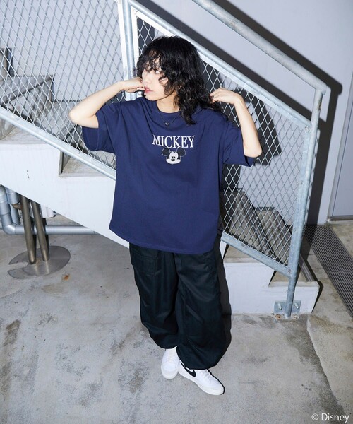 Disney(ディズニー)の「【DISNEY/ディズニー ミッキーマウス】 別注 ビッグシルエット フロントプリントTシャツ【限定展開】(Tシャツ/カットソー・メンズ・ホワイト/ホワイト×ブラック/ネイビー/ブラック・SMALL/MEDIUM/LARGE)」の11枚目の写真