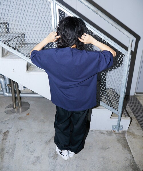 Disney(ディズニー)の「【DISNEY/ディズニー ミッキーマウス】 別注 ビッグシルエット フロントプリントTシャツ【限定展開】(Tシャツ/カットソー・メンズ・ホワイト/ホワイト×ブラック/ネイビー/ブラック・SMALL/MEDIUM/LARGE)」の17枚目の写真