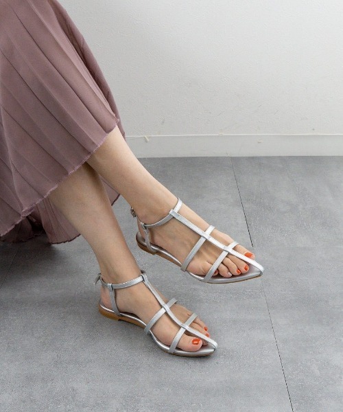 Fabby fabby（ファビィーファビィー）の「ネックベルトストラップフラットサンダル（サンダル・レディース・グリーン/オフホワイト/ブラック/イエロー/ベージュ/シルバー・MEDIUM/SMALL/LARGE）」の6枚目の写真