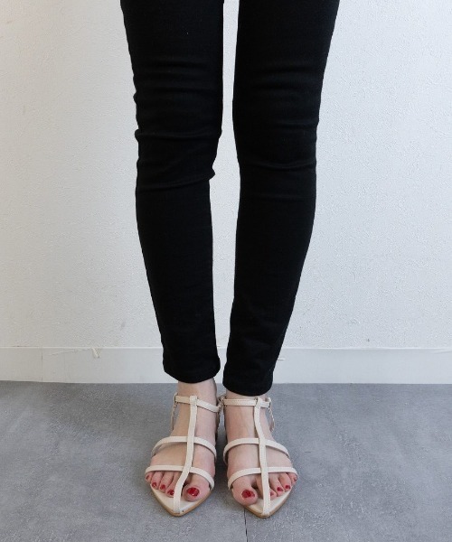 Fabby fabby（ファビィーファビィー）の「ネックベルトストラップフラットサンダル（サンダル・レディース・グリーン/オフホワイト/ブラック/イエロー/ベージュ/シルバー・MEDIUM/SMALL/LARGE）」の19枚目の写真