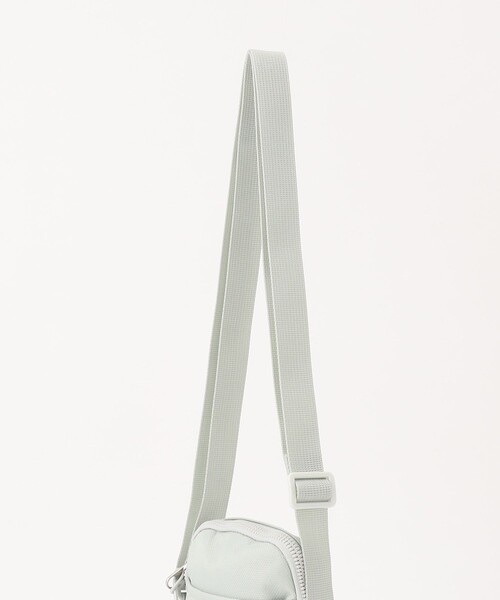 NIKE（ナイキ）の「NIKE/ナイキ 【限定展開】ヘリテージスモールアイテム/ショルダーバッグ（ショルダーバッグ・メンズ・シルバー/ブラック・ONE SIZE）」の6枚目の写真