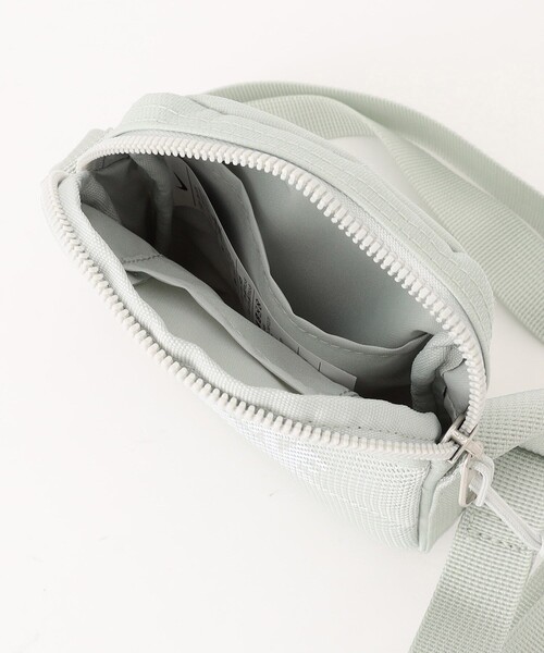 NIKE（ナイキ）の「NIKE/ナイキ 【限定展開】ヘリテージスモールアイテム/ショルダーバッグ（ショルダーバッグ・メンズ・シルバー/ブラック・ONE SIZE）」の10枚目の写真