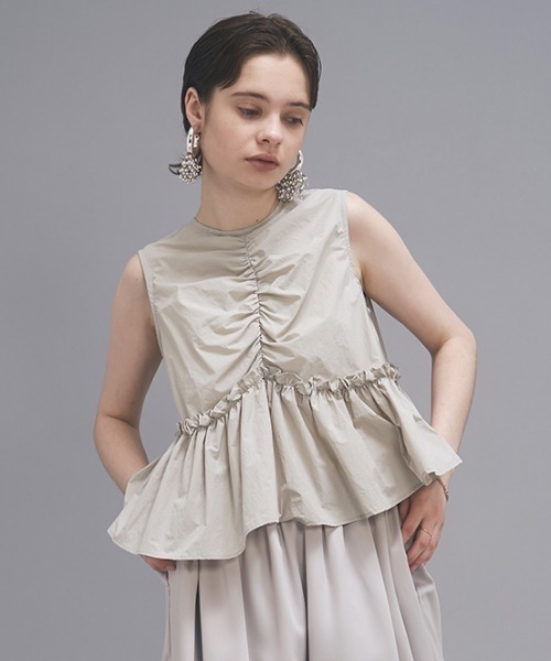 MECRE（メクル）の「ノースリーブフレア2wayトップス（シャツ/ブラウス・レディース・ブラック/グレー・FREE）」の2枚目の写真