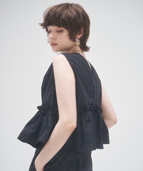 MECRE（メクル）の「ノースリーブフレア2wayトップス（シャツ/ブラウス・レディース・ブラック/グレー・FREE）」の20枚目の写真