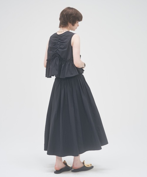 MECRE（メクル）の「ノースリーブフレア2wayトップス（シャツ/ブラウス・レディース・ブラック/グレー・FREE）」の3枚目の写真