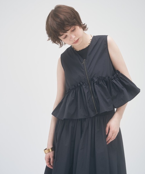 MECRE（メクル）の「ノースリーブフレア2wayトップス（シャツ/ブラウス・レディース・ブラック/グレー・FREE）」の17枚目の写真