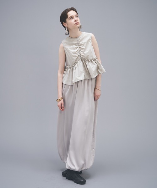 MECRE（メクル）の「ノースリーブフレア2wayトップス（シャツ/ブラウス・レディース・ブラック/グレー・FREE）」の12枚目の写真