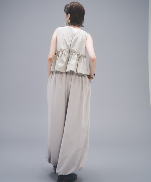 MECRE（メクル）の「ノースリーブフレア2wayトップス（シャツ/ブラウス・レディース・ブラック/グレー・FREE）」の10枚目の写真