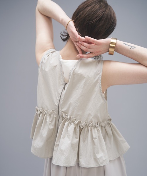 MECRE（メクル）の「ノースリーブフレア2wayトップス（シャツ/ブラウス・レディース・ブラック/グレー・FREE）」の18枚目の写真