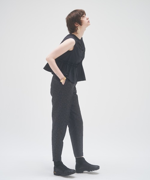 MECRE（メクル）の「ノースリーブフレア2wayトップス（シャツ/ブラウス・レディース・ブラック/グレー・FREE）」の8枚目の写真