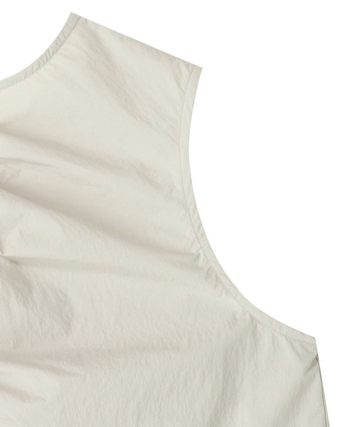 MECRE（メクル）の「ノースリーブフレア2wayトップス（シャツ/ブラウス・レディース・ブラック/グレー・FREE）」の22枚目の写真