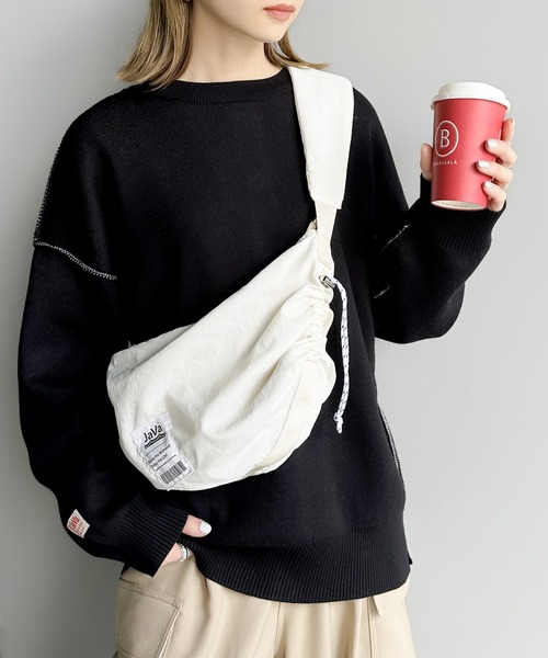 Java（ジャバ）の「《JaVa ジャバコラボ》トレンド＆収納力抜群。　2wayドロストミニショルダーバッグ（ショルダーバッグ・レディース・ブラック/グレー/ホワイト/シルバー・ONE SIZE）」の7枚目の写真