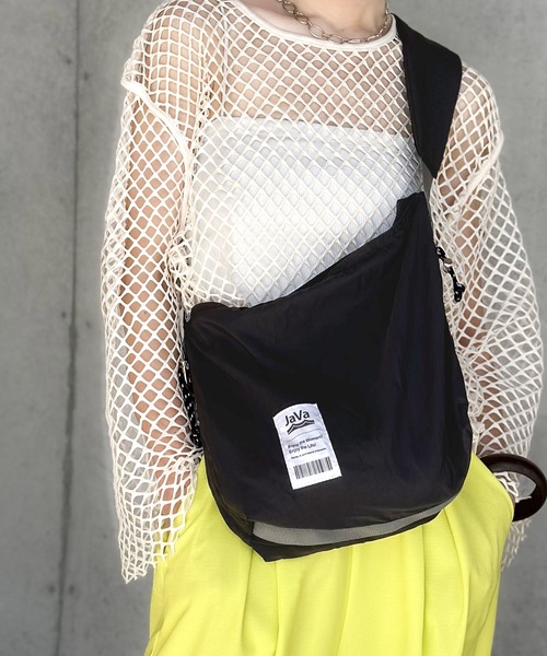 Java（ジャバ）の「《JaVa ジャバコラボ》トレンド＆収納力抜群。　2wayドロストミニショルダーバッグ（ショルダーバッグ・レディース・ブラック/グレー/ホワイト/シルバー・ONE SIZE）」の9枚目の写真