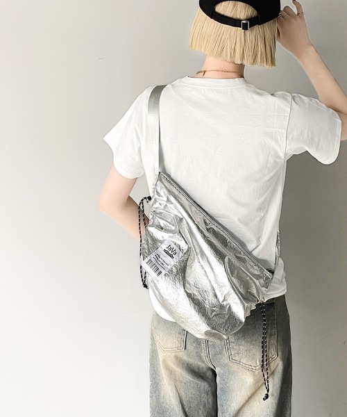 Java（ジャバ）の「《JaVa ジャバコラボ》トレンド＆収納力抜群。　2wayドロストミニショルダーバッグ（ショルダーバッグ・レディース・ブラック/グレー/ホワイト/シルバー・ONE SIZE）」の14枚目の写真