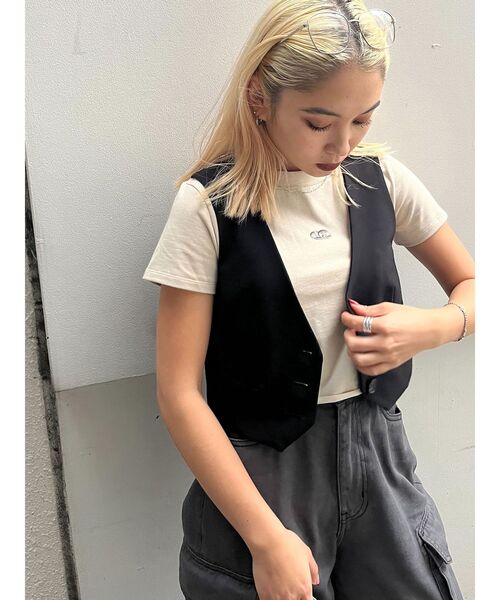 EMODA(エモダ)の「ロゴミニマルTシャツ(Tシャツ/カットソー・レディース・ブラック/ホワイト/ベージュ・FREE)」の6枚目の写真