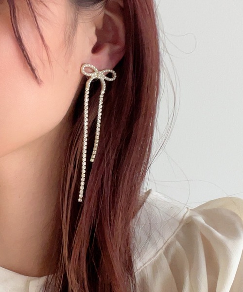 muure(ミュール)の「【CHOUEL closet】リボンパールビジュー切替ピアス(ピアス(両耳用)・レディース・ゴールド・FREE)」の4枚目の写真