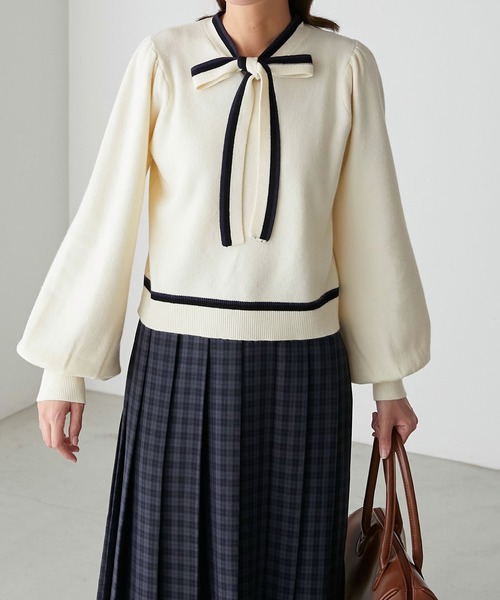 BONLECILL（ボンルシール）の「トリコロール袖ボリュームボウタイニットプルオーバー（ニット/セーター・レディース・キャメル/ネイビー/レッド/アイボリー・FREE）」の17枚目の写真