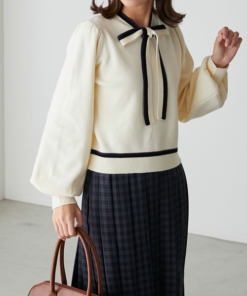 BONLECILL（ボンルシール）の「トリコロール袖ボリュームボウタイニットプルオーバー（ニット/セーター・レディース・キャメル/ネイビー/レッド/アイボリー・FREE）」の18枚目の写真