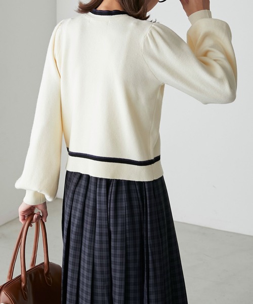 BONLECILL（ボンルシール）の「トリコロール袖ボリュームボウタイニットプルオーバー（ニット/セーター・レディース・キャメル/ネイビー/レッド/アイボリー・FREE）」の19枚目の写真