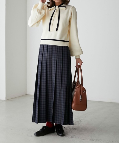 BONLECILL（ボンルシール）の「トリコロール袖ボリュームボウタイニットプルオーバー（ニット/セーター・レディース・キャメル/ネイビー/レッド/アイボリー・FREE）」の21枚目の写真