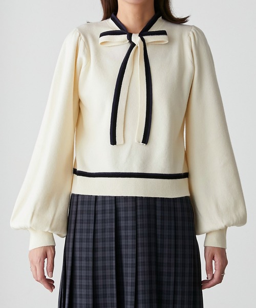 BONLECILL（ボンルシール）の「トリコロール袖ボリュームボウタイニットプルオーバー（ニット/セーター・レディース・キャメル/ネイビー/レッド/アイボリー・FREE）」の5枚目の写真