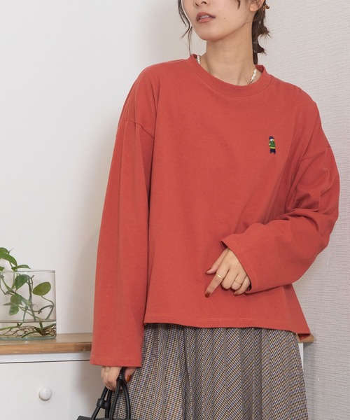 POU DOU DOU(プードゥドゥ)の「USAコットンワンポイント刺繍ワイドロンTee(Tシャツ/カットソー・レディース・ブラック/ライトブルー/スミクロ/オレンジ/オフホワイト・3)」の5枚目の写真