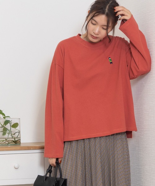 POU DOU DOU(プードゥドゥ)の「USAコットンワンポイント刺繍ワイドロンTee(Tシャツ/カットソー・レディース・ブラック/ライトブルー/スミクロ/オレンジ/オフホワイト・3)」の6枚目の写真