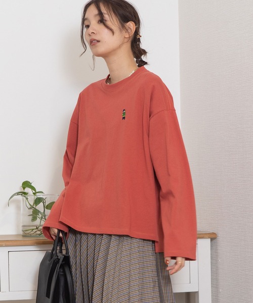 POU DOU DOU(プードゥドゥ)の「USAコットンワンポイント刺繍ワイドロンTee(Tシャツ/カットソー・レディース・ブラック/ライトブルー/スミクロ/オレンジ/オフホワイト・3)」の7枚目の写真