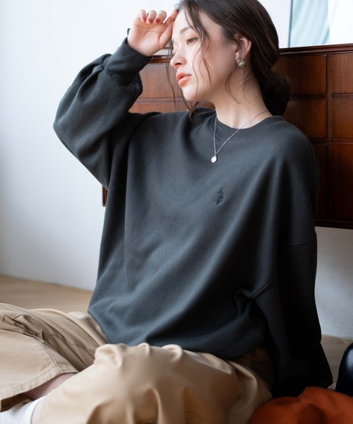 U.S. POLO ASSN.（ユーエスポロアッスン）の「∴WEGO/U.S. POLO ASSN.別注だぼそでワンポイントスウェット【WEB限定】（スウェット・レディース・グレー系その他/スミクロ/ブラック系その他5/ナチュラル・FREE）」の2枚目の写真