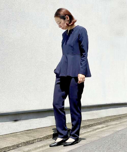 OPAQUE.CLIP（オペークドットクリップ）の「◆≪オケージョン／セットアップ対応≫ パール調ボタン付きペプラムブラウス【洗濯機洗い可／イージケア】（シャツ/ブラウス・レディース・ライトベージュ/ブルー系その他・40/38/42/36）」の6枚目の写真