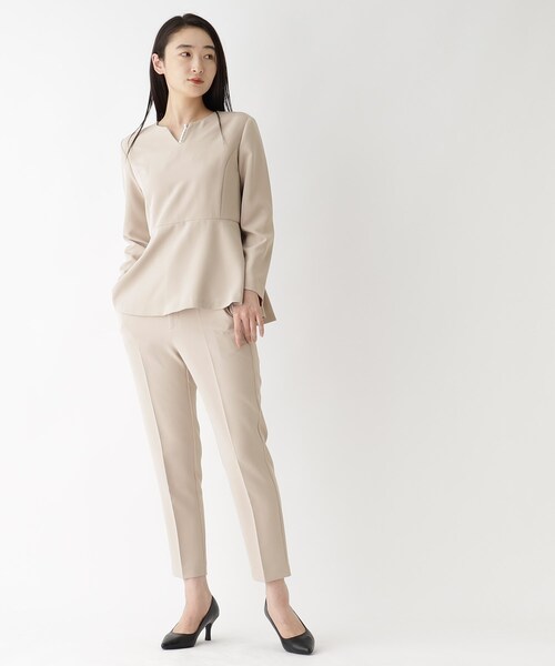 OPAQUE.CLIP（オペークドットクリップ）の「◆≪オケージョン／セットアップ対応≫ パール調ボタン付きペプラムブラウス【洗濯機洗い可／イージケア】（シャツ/ブラウス・レディース・ライトベージュ/ブルー系その他・40/38/42/36）」の8枚目の写真